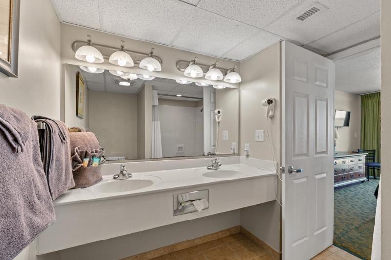 New Holiday Sands 511 Pools, Wifi, 2Br Oceanfront Villa Myrtle Beach Luaran gambar
